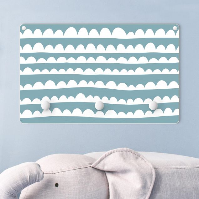 Garderobe Muster Gezeichnete Weiße Wolkenbänder auf Taubenblau
