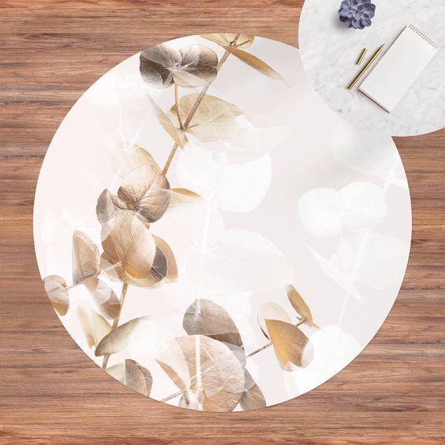 Moderne Teppiche Goldene Eukalyptuszweige mit Weiß I
