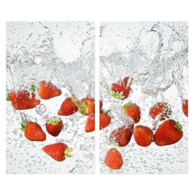 Herdabdeckplatte Glas - Frische Erdbeeren im Wasser
