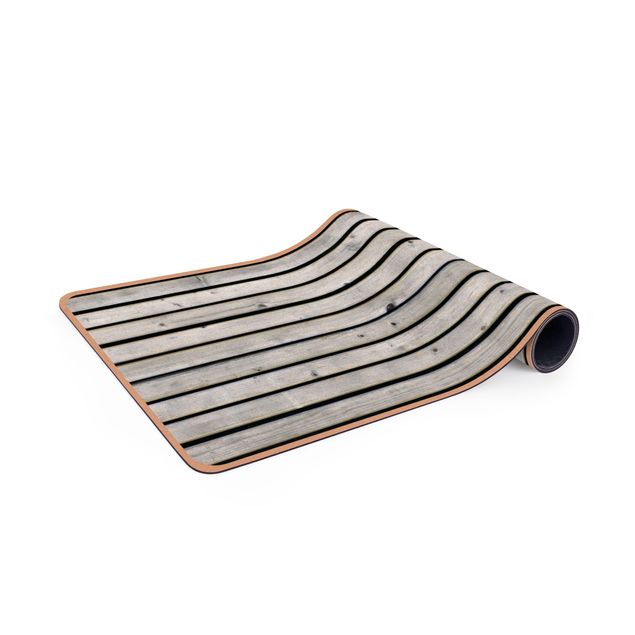 Yogamatte Kork - Holzwand mit schmalen Leisten schwarz weiß