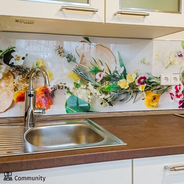 Küchenrückwand Motiv Frische Kräuter mit Essblüten