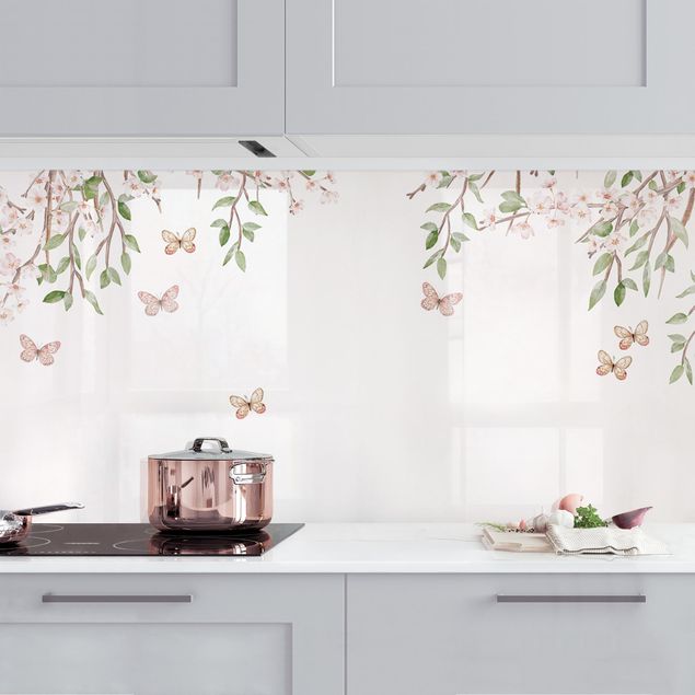 Platte Küchenrückwand Kirschblüte im Flügelspiel der Schmetterlinge