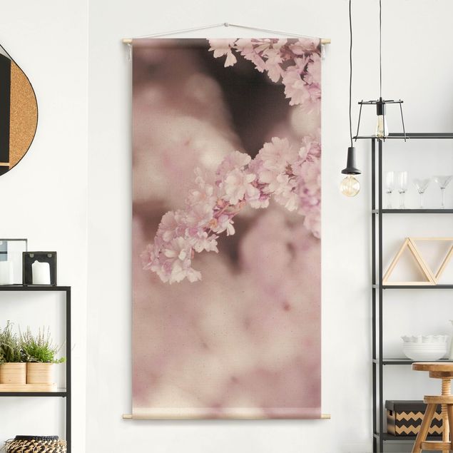 Wandteppich modern Kirschblüte im Violetten Licht
