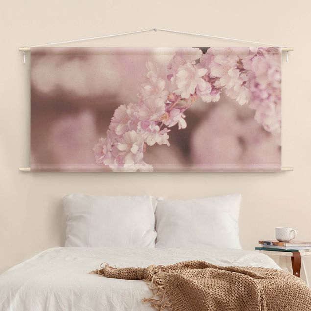 Wandbehang Stoffbild Kirschblüte im Violetten Licht
