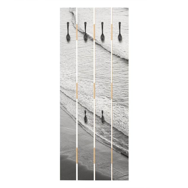 Wandgarderobe Holzpalette - Leichter Wellengang am Strand Schwarz Weiß