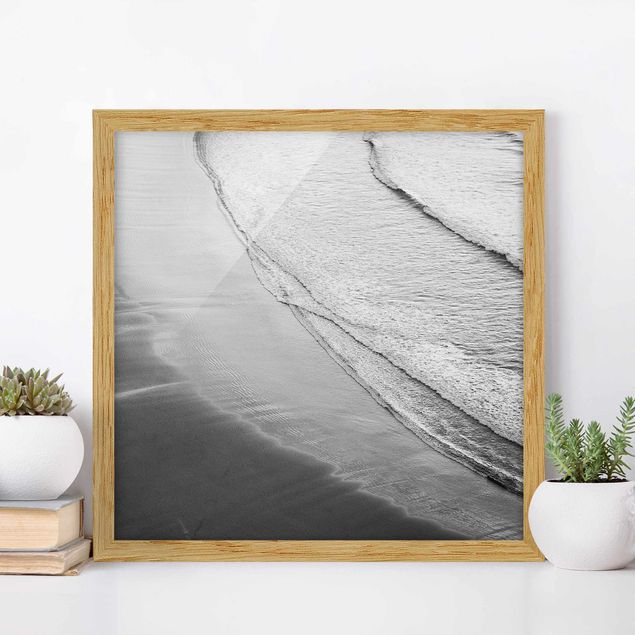 Moderne Bilder mit Rahmen Leichter Wellengang am Strand Schwarz Weiß