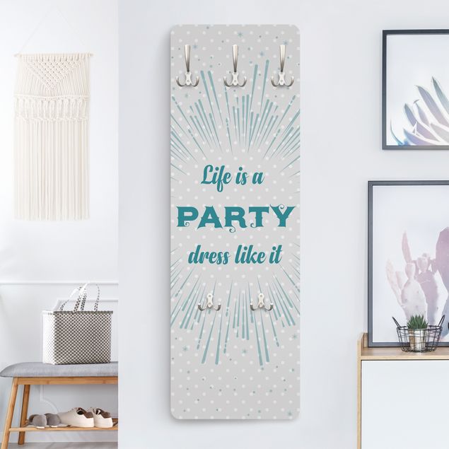 Garderobe mit Spruch Life is a Party