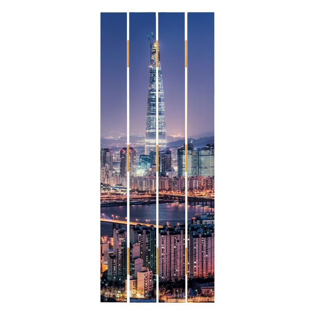 Holzbild - Lotte World Tower bei Nacht - Hochformat
