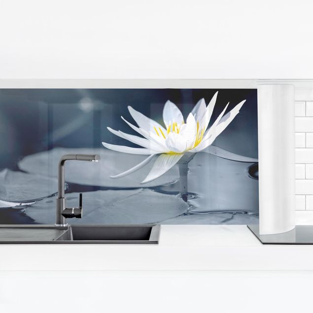 Küchenrückwand - Lotus Spiegelung im Wasser