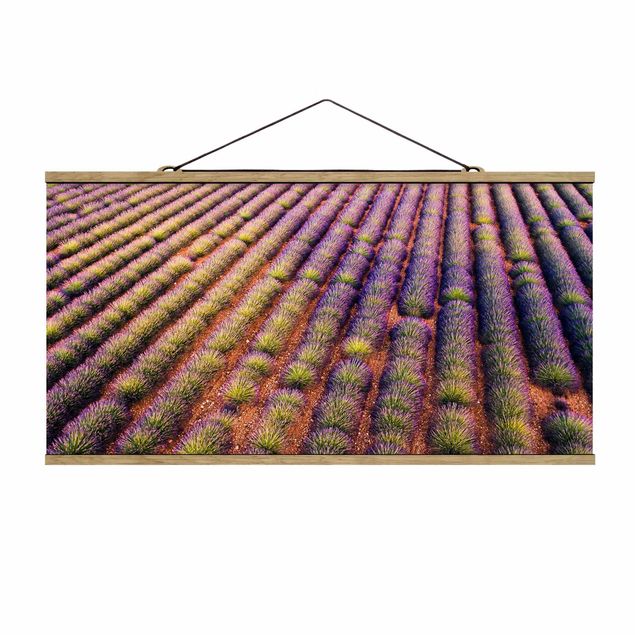 Stoffbild mit Posterleisten - Malerisches Lavendelfeld - Querformat