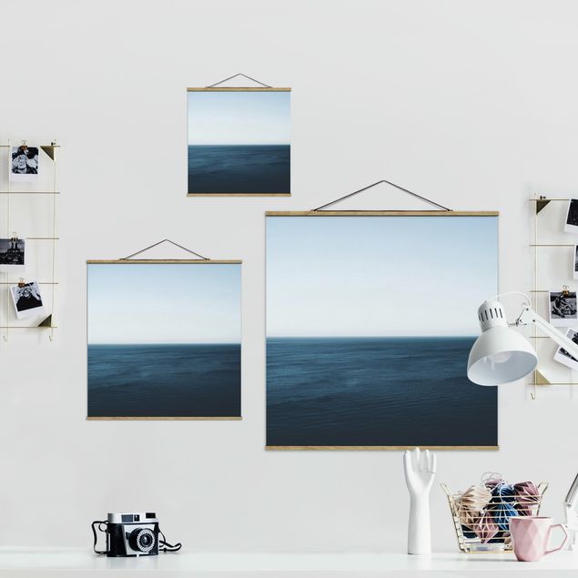Stoffbild mit Posterleisten - Minimalistischer Ozean - Quadrat 1:1