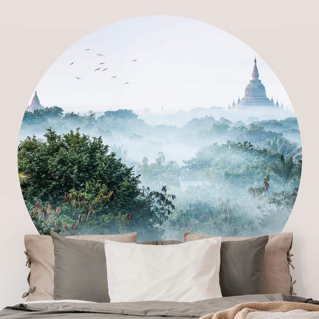 Fototapete Wald Morgennebel über dem Dschungel von Bagan