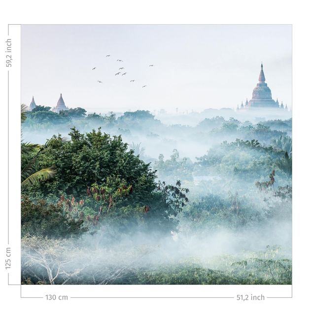 Verdunkelungsvorhang Morgennebel über dem Dschungel von Bagan