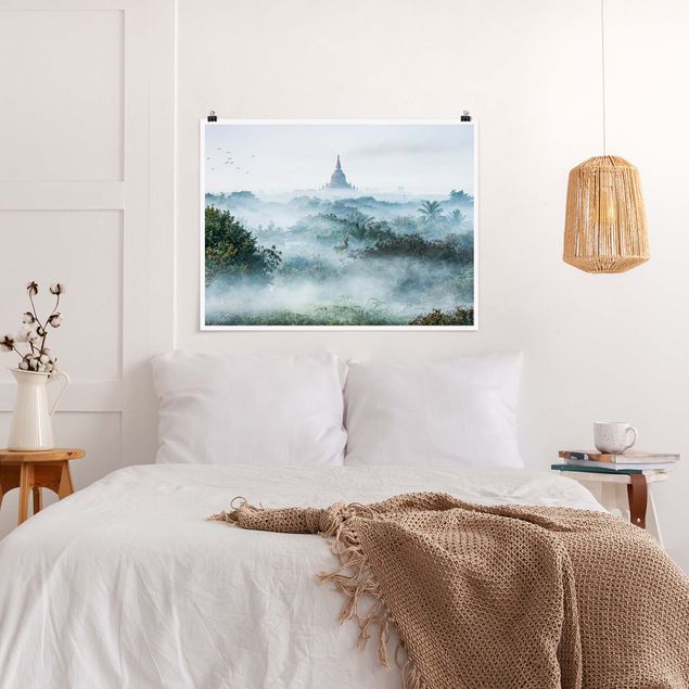 Poster Skylines Morgennebel über dem Dschungel von Bagan