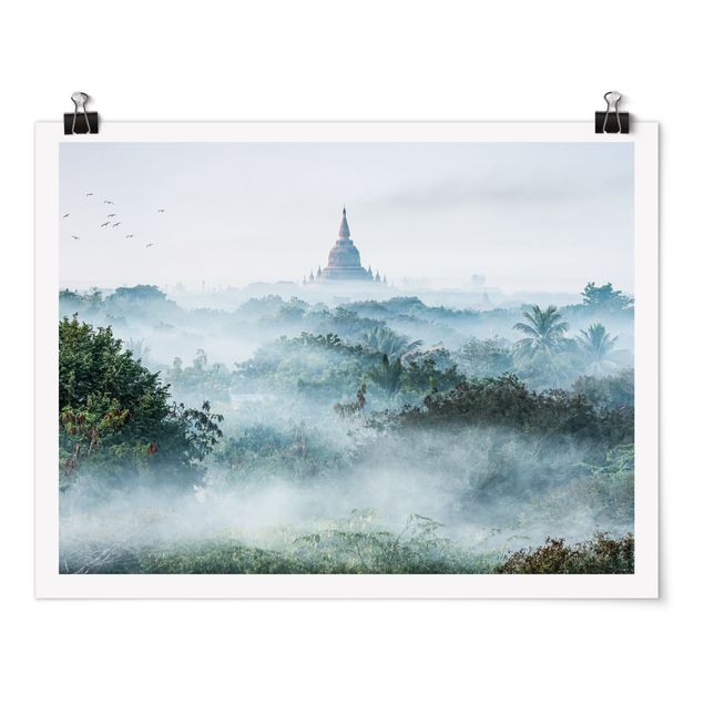 schöne Bilder Morgennebel über dem Dschungel von Bagan