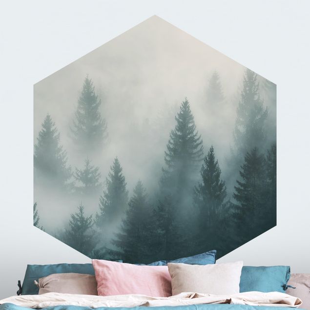 Hexagon Mustertapete selbstklebend - Nadelwald im Nebel