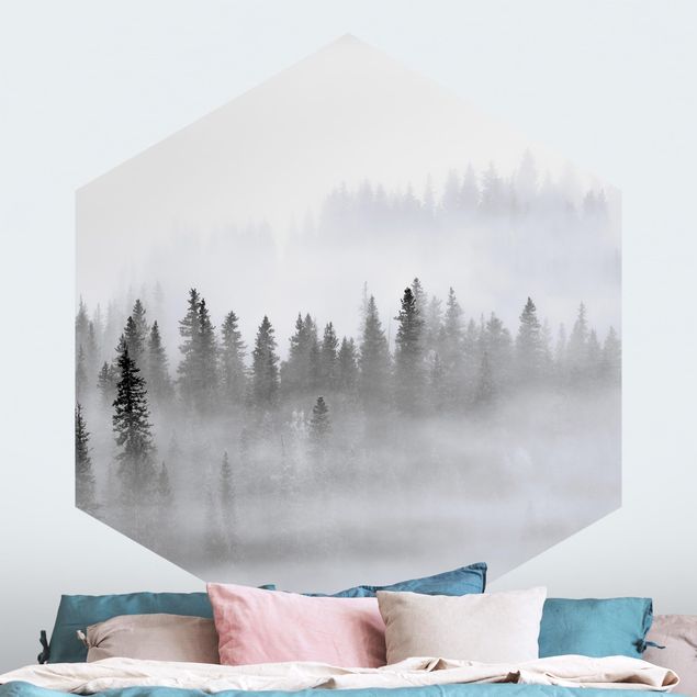 Design Tapeten Nebel im Tannenwald Schwarz-Weiß