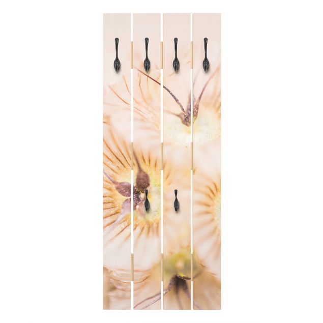 Wandgarderobe Holzpalette - Pastellfarbener Blütenstrauß