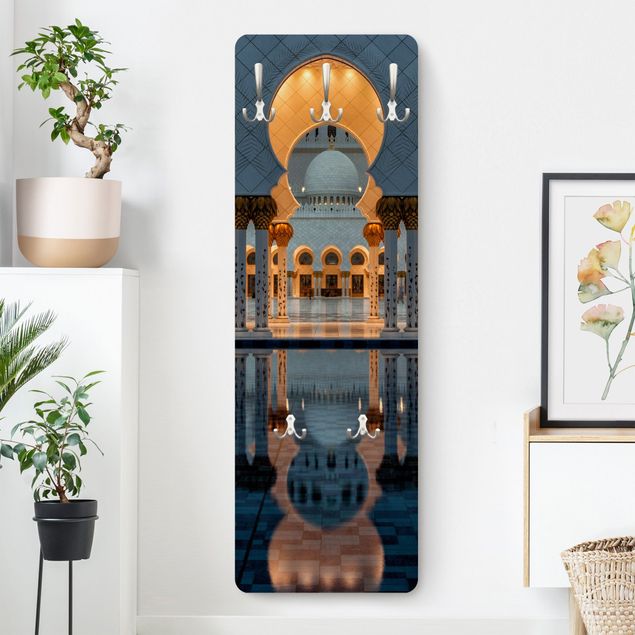 Städtegarderobe Reflexionen in der Moschee
