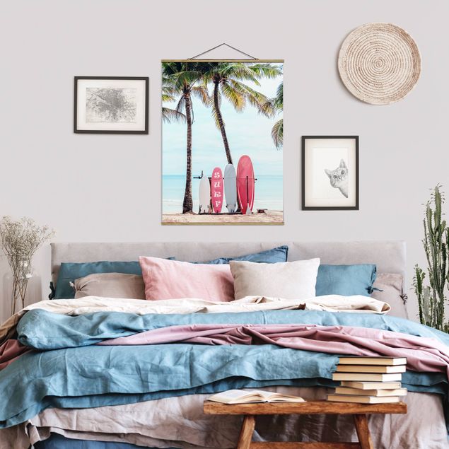Stoffbilder mit Posterleisten Rosa Surfboards unter Palmen