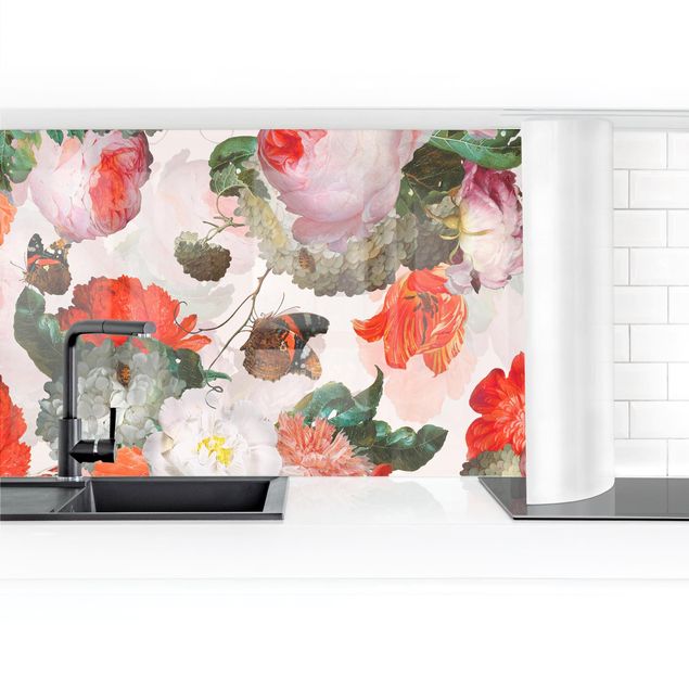 Küchenrückwand - Rote Blumen mit Schmetterlingen