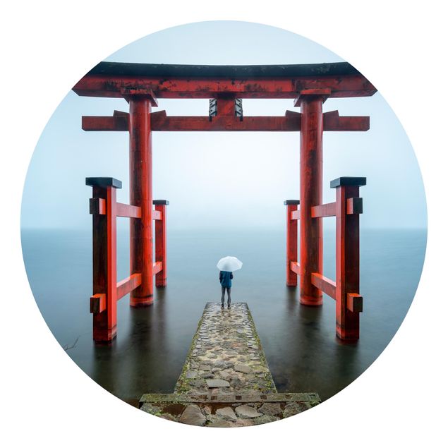 Runde Tapete selbstklebend - Rotes Torii am Ashi-See