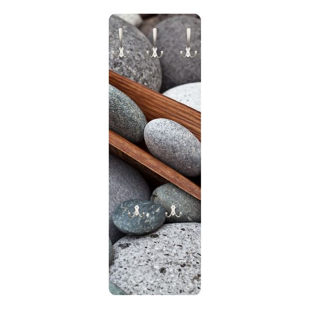 Garderobe - Stillleben mit grauen Steinen