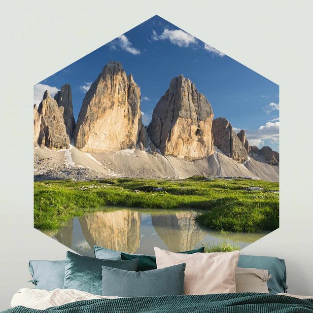 Hexagon Mustertapete selbstklebend - Südtiroler Zinnen und Wasserspiegelung