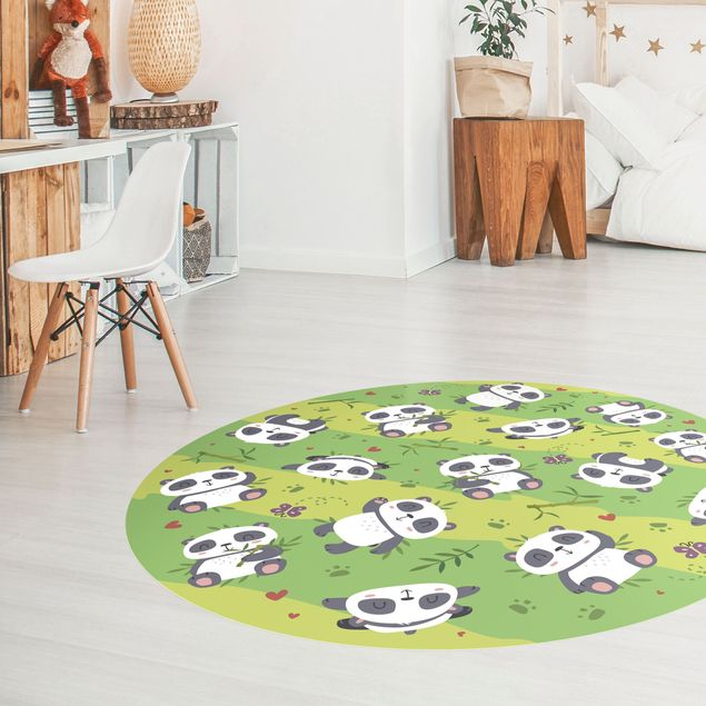 Teppich Kinderzimmer Süße Pandabären auf Grüner Wiese