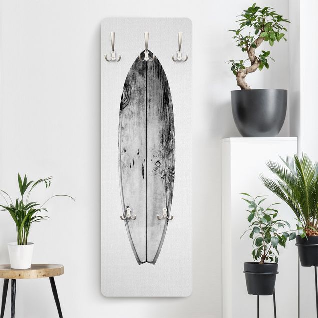 schwarz-weiße Garderobe Surfboard