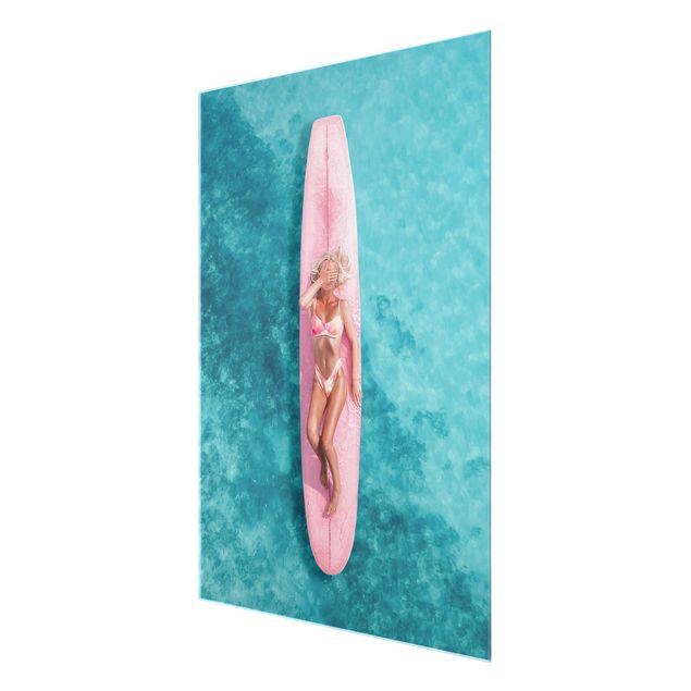 Glasbild - Surfergirl auf Rosa Board - Hochformat
