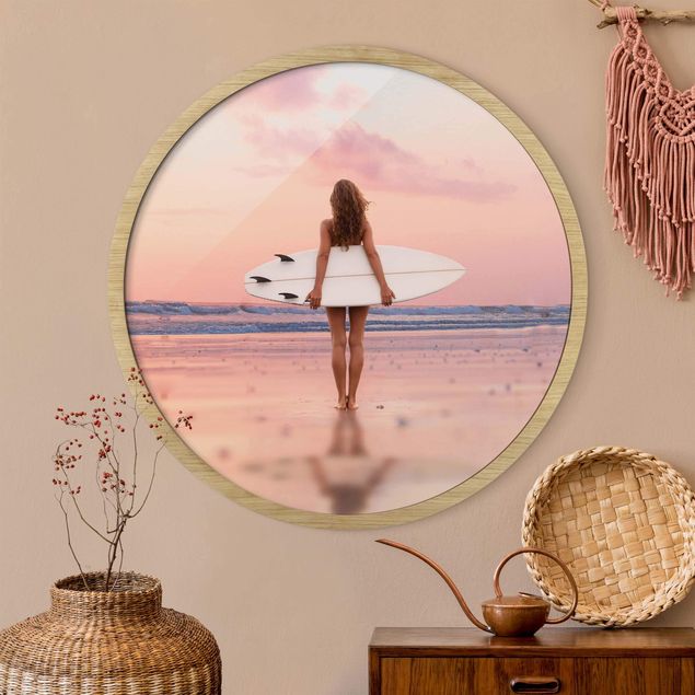 Moderne Bilder mit Rahmen Surfergirl mit Board im Abendrot