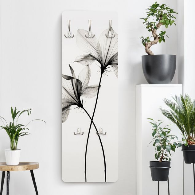 Garderobe schwarz-weiß Transparente Blüten