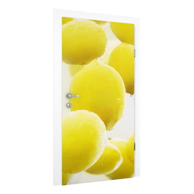 Design Tapeten Zitronen im Wasser