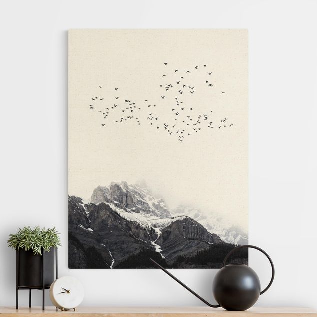 Leinwandbilder Naturmotive Vogelschwarm vor Bergen Schwarz Weiß