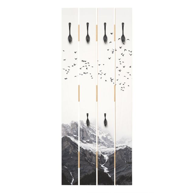 Wandgarderobe Holzpalette - Vogelschwarm vor Bergen Schwarz Weiß