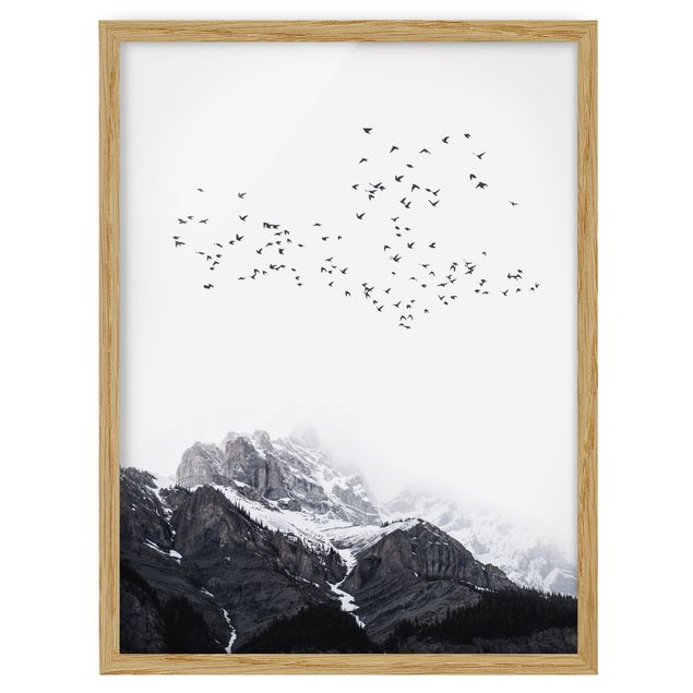 Kubistika Bilder Vogelschwarm vor Bergen Schwarz Weiß