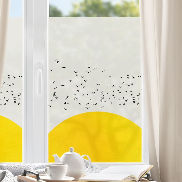 Fensterfolie bunt Vogelschwarm vor gelber Sonne