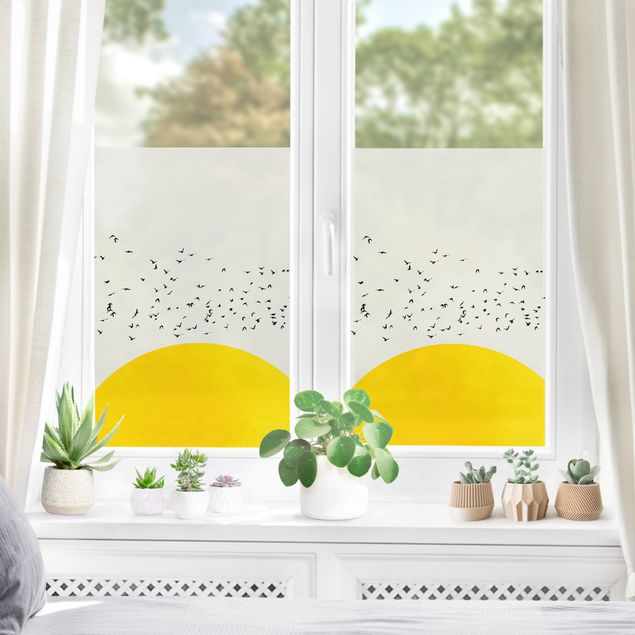 Fensterfolie Vogelschwarm vor gelber Sonne