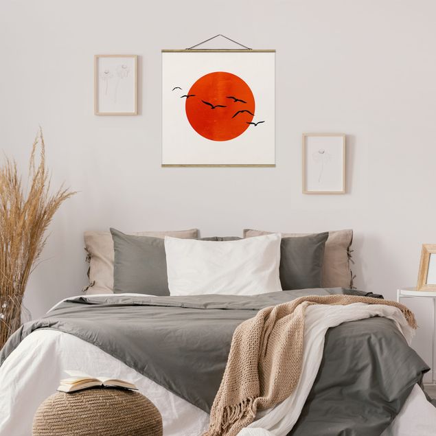 Stoffbilder mit Posterleisten Vogelschwarm vor roter Sonne I