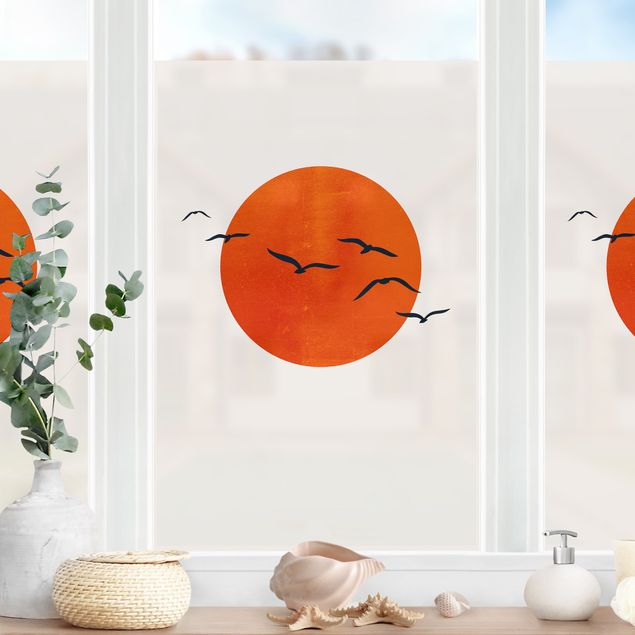 Tier Fensterbilder Vogelschwarm vor roter Sonne I