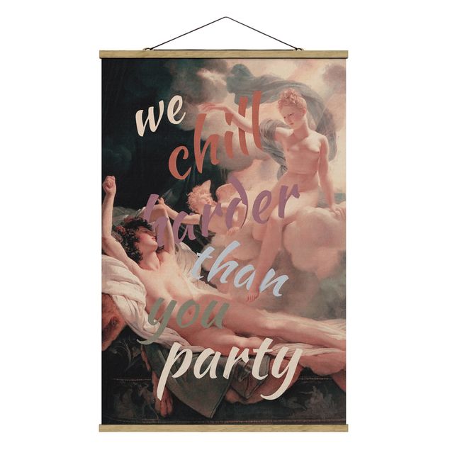 Stoffbild mit Posterleisten - We Chill Harder Than You Party - Hochformat